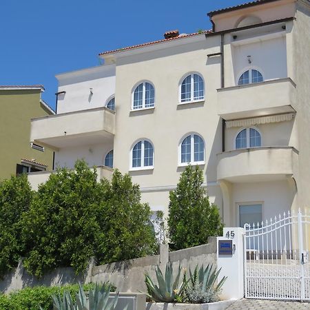 ורסאר Apartments Villa Urbajs מראה חיצוני תמונה